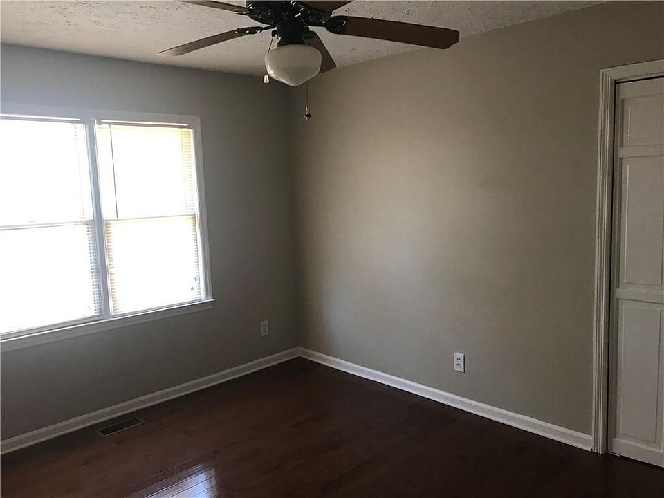 2nd image of 885 Marvin Land Ln