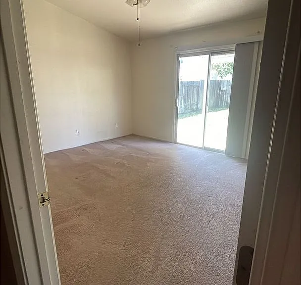 1960 Harbor Town Dr — Photo 12
