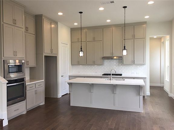3rd image of 7613 Avondale Dr