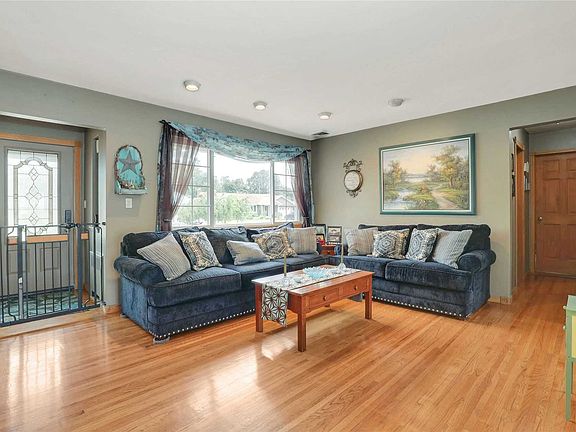 4th image of 776 Magnolia Dr