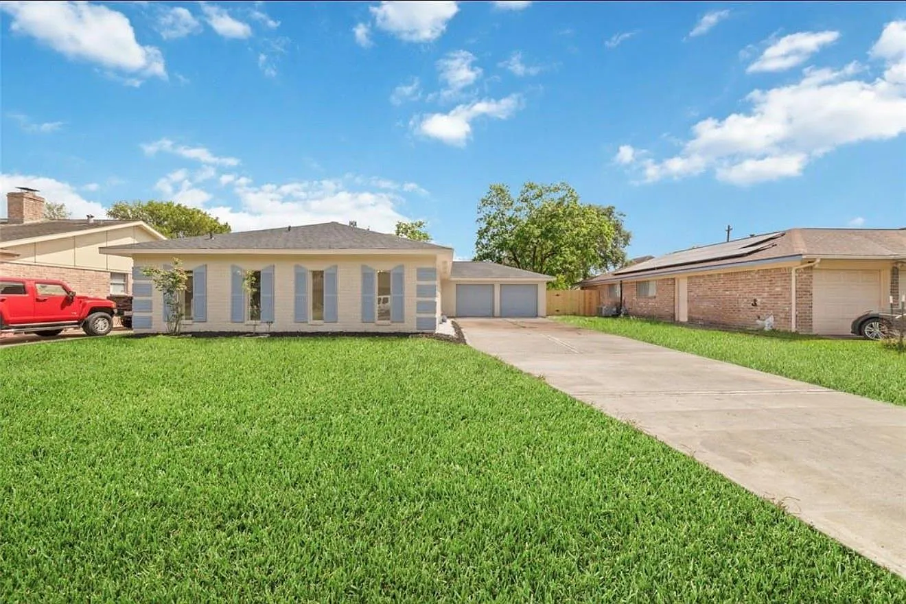 3 bed, 2.0 bath, 1716 sqft, $3,250 — Photo 1