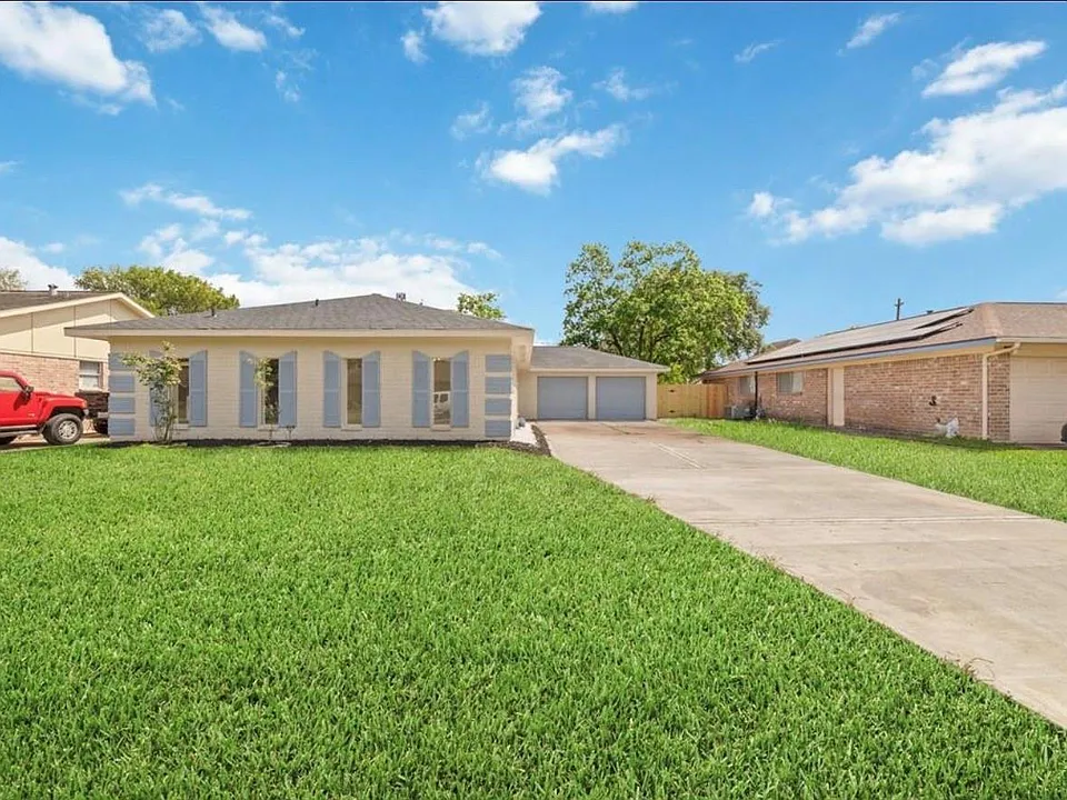 12207 Pompano Ln
