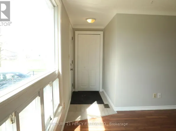 24 Flower St, Saint Catharines, ON L2S 1G4