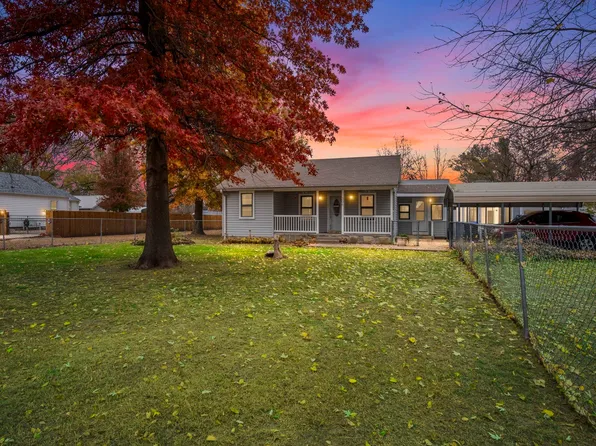 306 NE Lyman Rd, Topeka, KS 66608