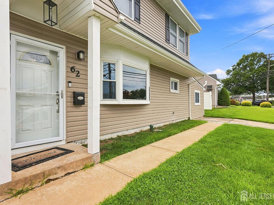 1st image of 62 Pinetree Dr