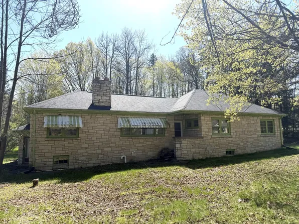 7892 Old 101 Rd, Armstrong Creek, WI 54103