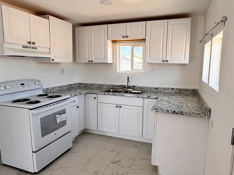 308 E Date Ave — Photo 7