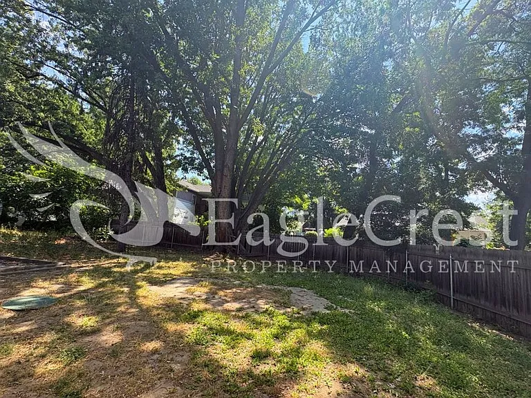 810 E Sumach St — Photo 24