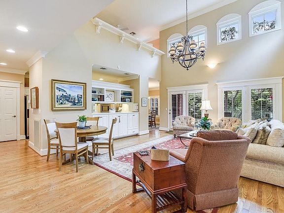5th image of 2714 Hillview Green Ln