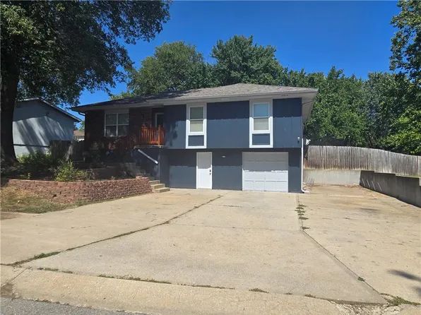 1106 SE 20th St, Oak Grove, MO 64075