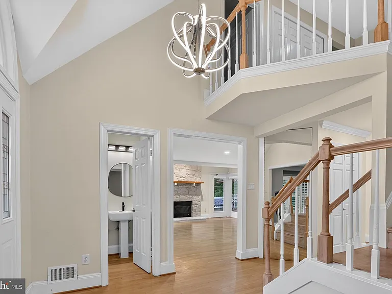 5402 Ashcomb Ct — Photo 9