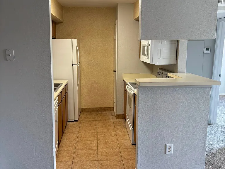 Chardonnay Apartments — Photo 7