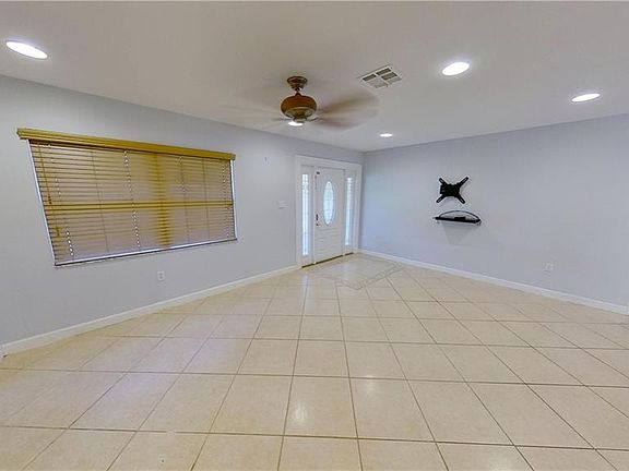 4th image of 5514 Rollingwood Dr