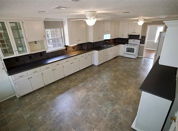 4th image of 210 E Falletti Ave