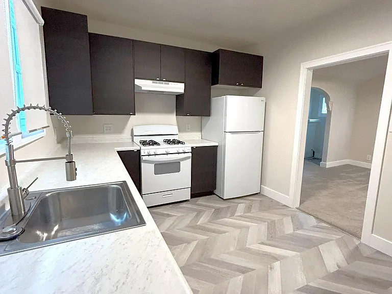 4098 W Grand St — Photo 1