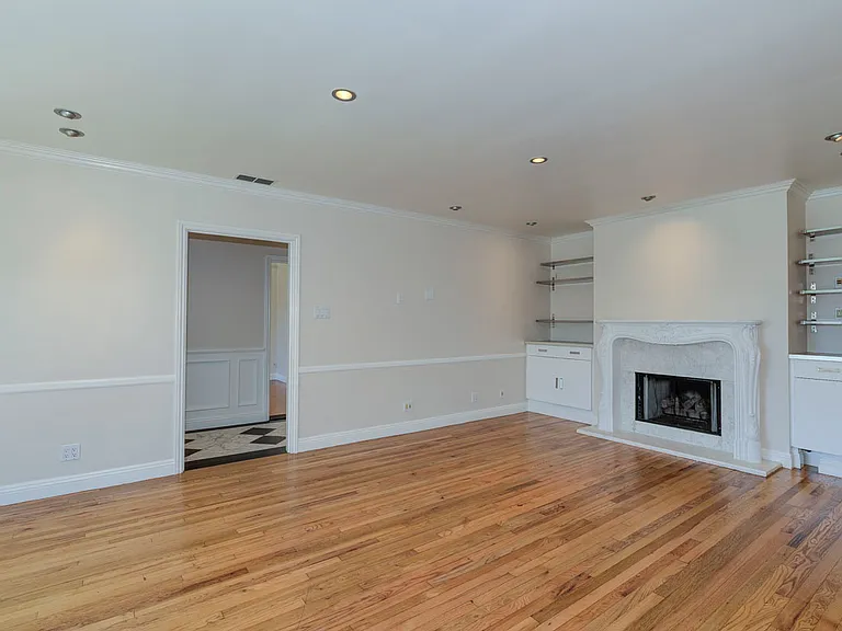 324 Flower St — Photo 9