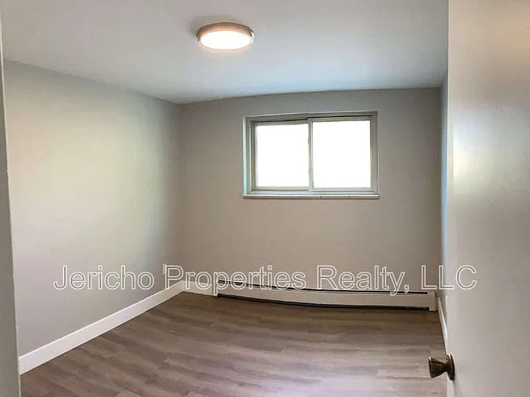 633 Oak St #5 — Photo 13