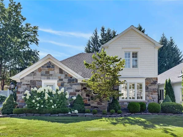 1088 Clubside Dr, Westlake, OH 44145