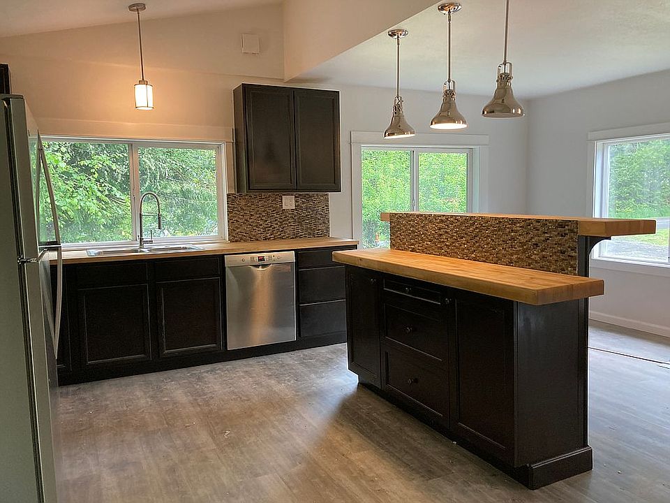 1st image of 20473 Stephen Dr NE