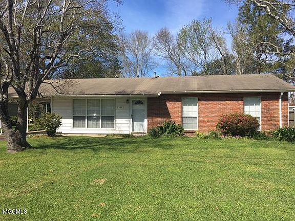 2nd image of 2511 Pinewood Dr