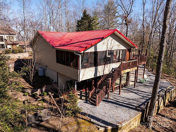 5th image of 9 Oak Knoll Dr