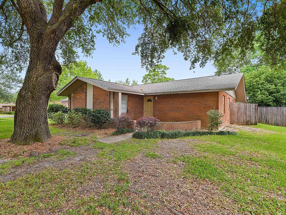 1st image of 15834 Parkwood Dr S