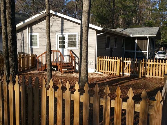 Fenced Rear Yard