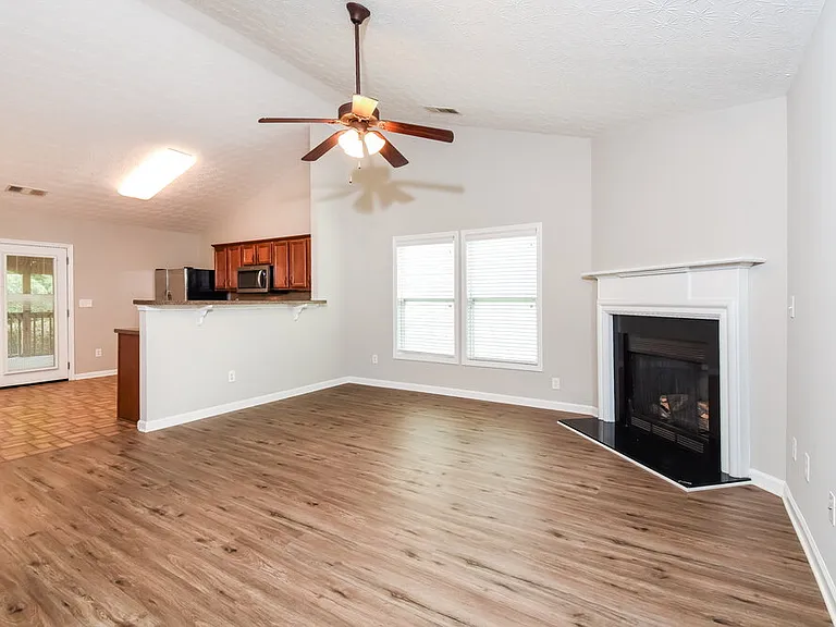 210 Winterbury Dr — Photo 5