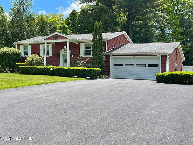 3rd image of 17 Sylvan Lane