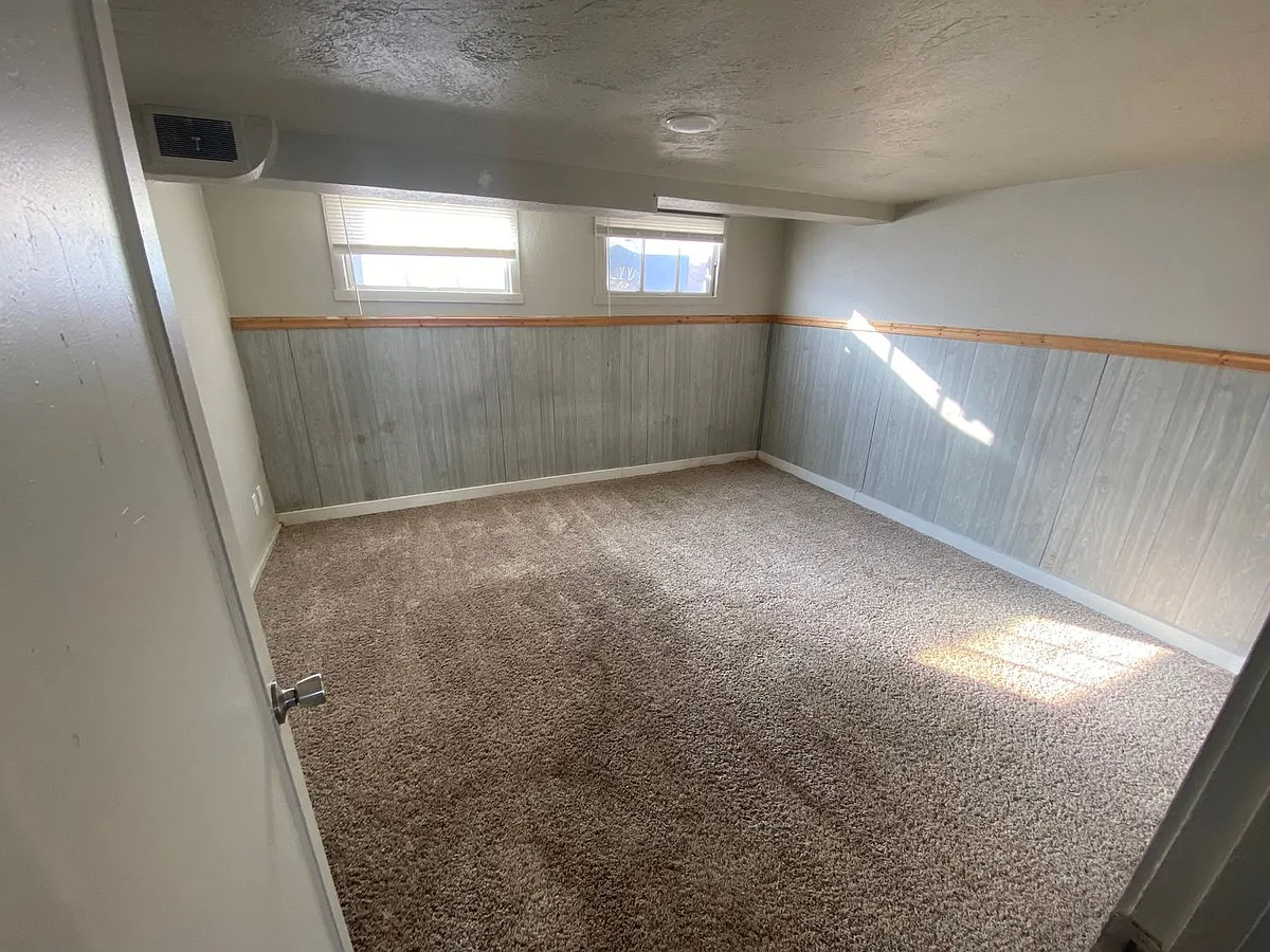 Building Photo - 140 N 200 E