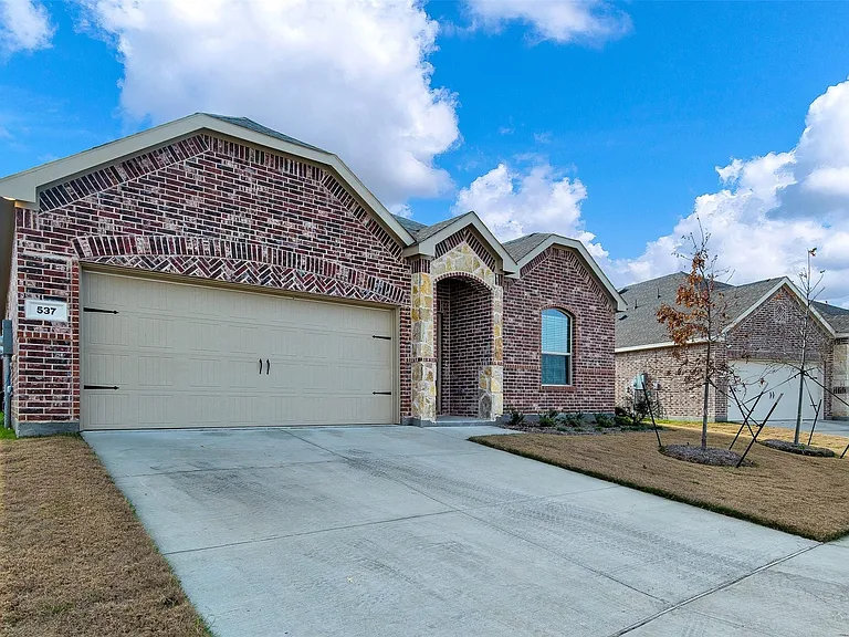 537 Robinson Way — Photo 2