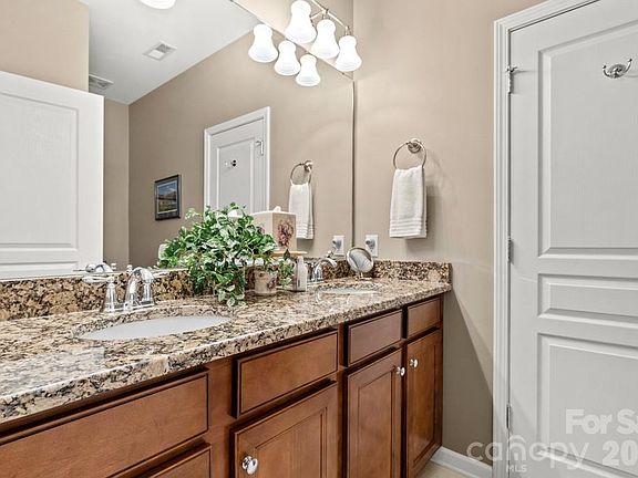4th image of 3083 Ambleside Dr