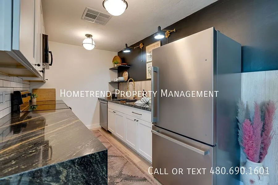 2/1 Remodeled Apartment- — Photo 3