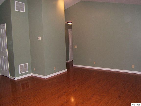 5th image of 200 Westmoreland Dr