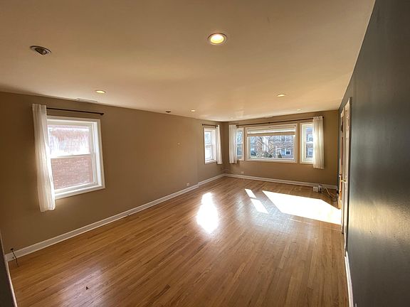 4th image of 2740 W Catalpa Ave Floor 2