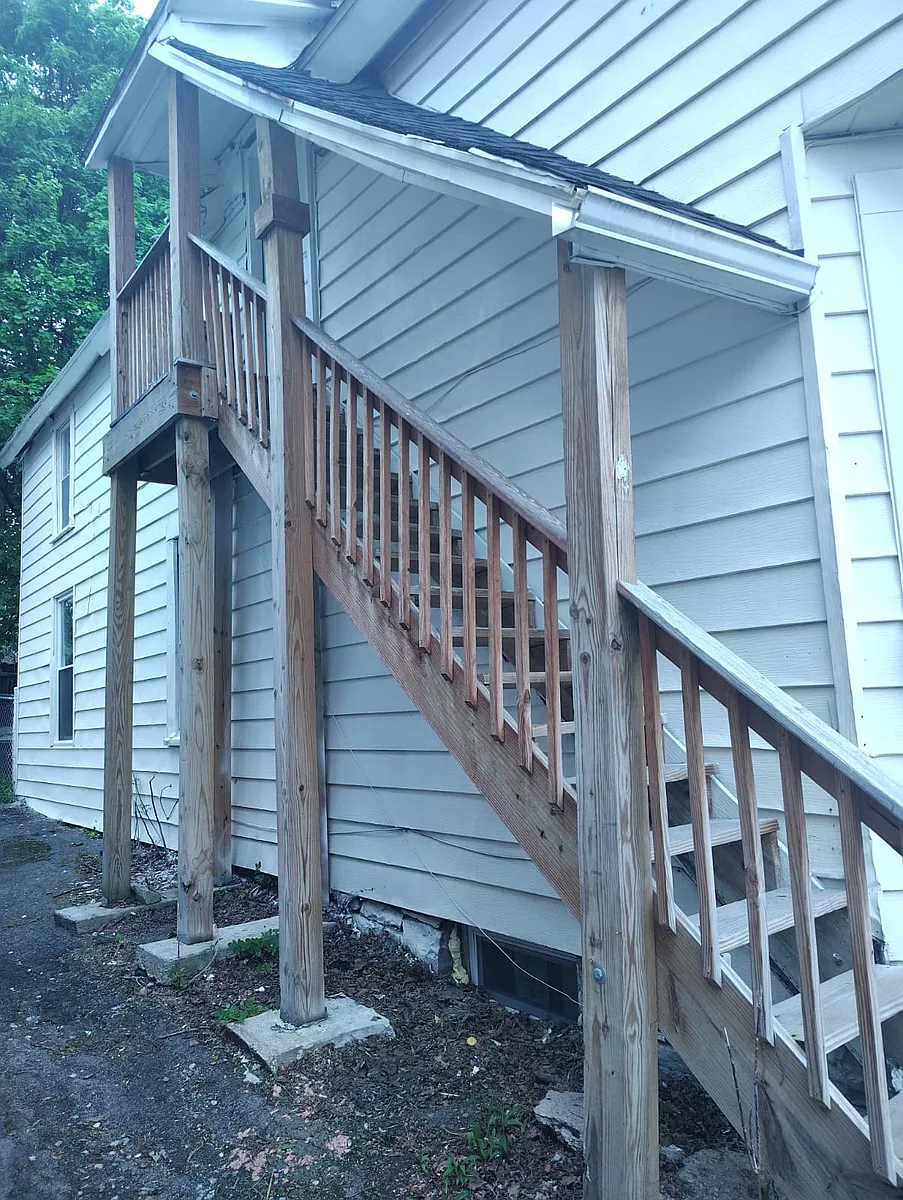 Photo 2 of 10 - 114 Coykendall Ave #2 - Syracuse, NY Building Photo - 114 Coykendall Ave #2