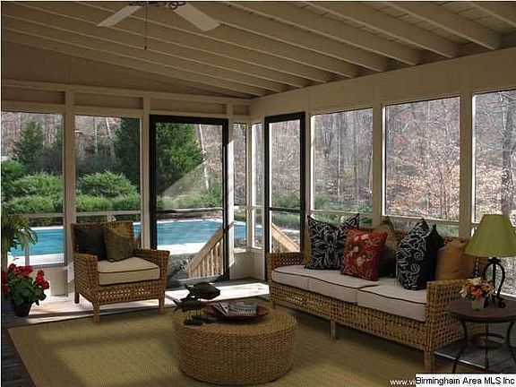5th image of 305 Englewood Dr NE