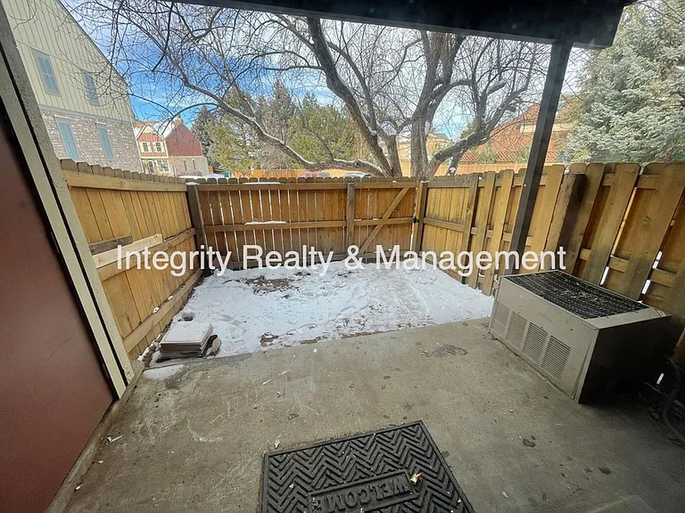 2626 E Nichols Cir — Photo 16