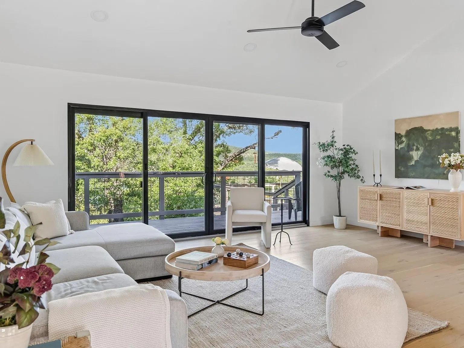 3 bed, 2.0 bath, 1402 sqft, $3,000 — Photo 4