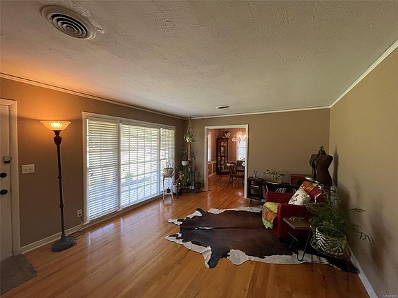 3rd image of 3526 Royal Crest Dr