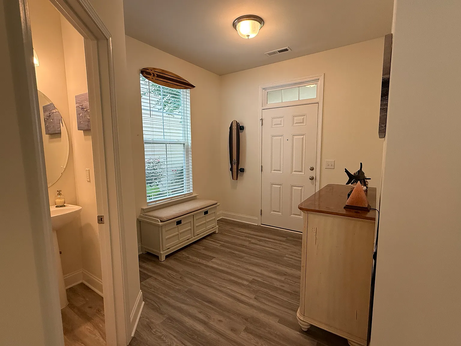3 bed, 2.5 bath, 2000 sqft, $2,100 — Photo 3
