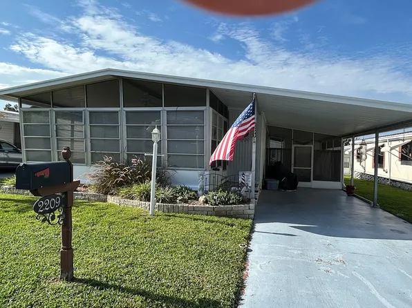 2209 Village Hill Dr, Valrico, FL 33594