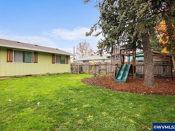 3rd image of 778 Tierra Dr NE