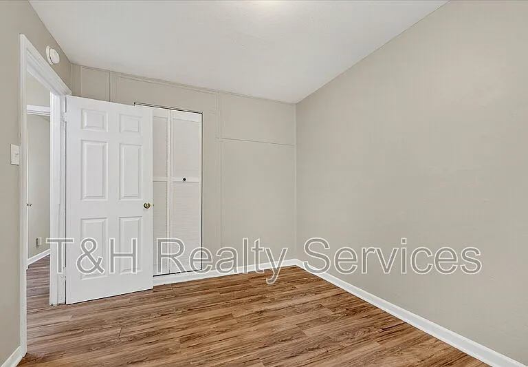 4924 Farrington Ave — Photo 21
