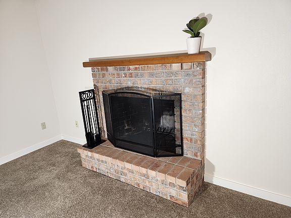 2nd image of 1925 Westridge Ave W #B