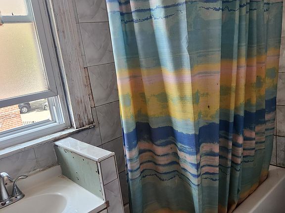 4th image of 290 E 205th St Floor 2