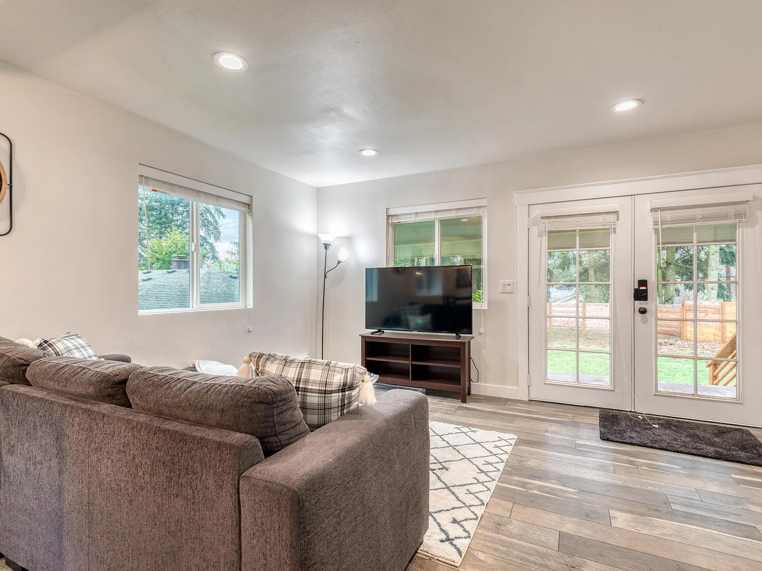 3 bed, 1699 sqft, $5,750 — Photo 2