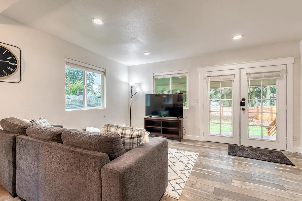 Living room with UHD Smart TV to relax - 21202 50th Ave W