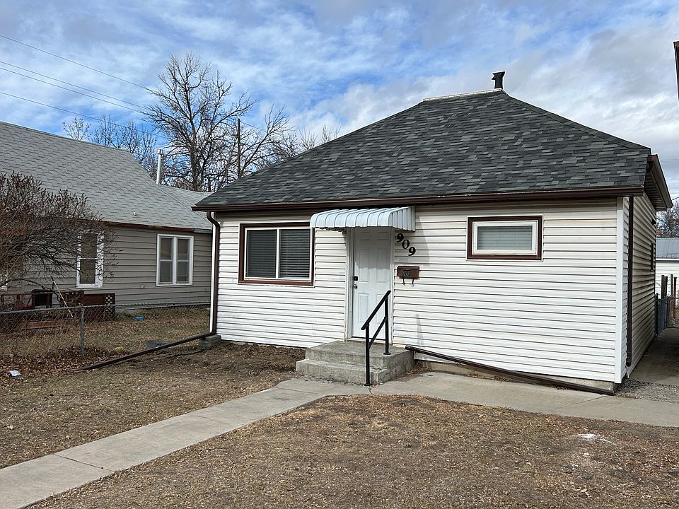 1st image of 909 6th Ave N