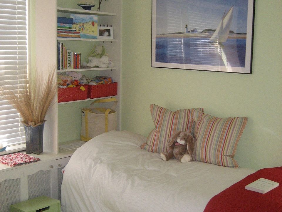 Second bedroom